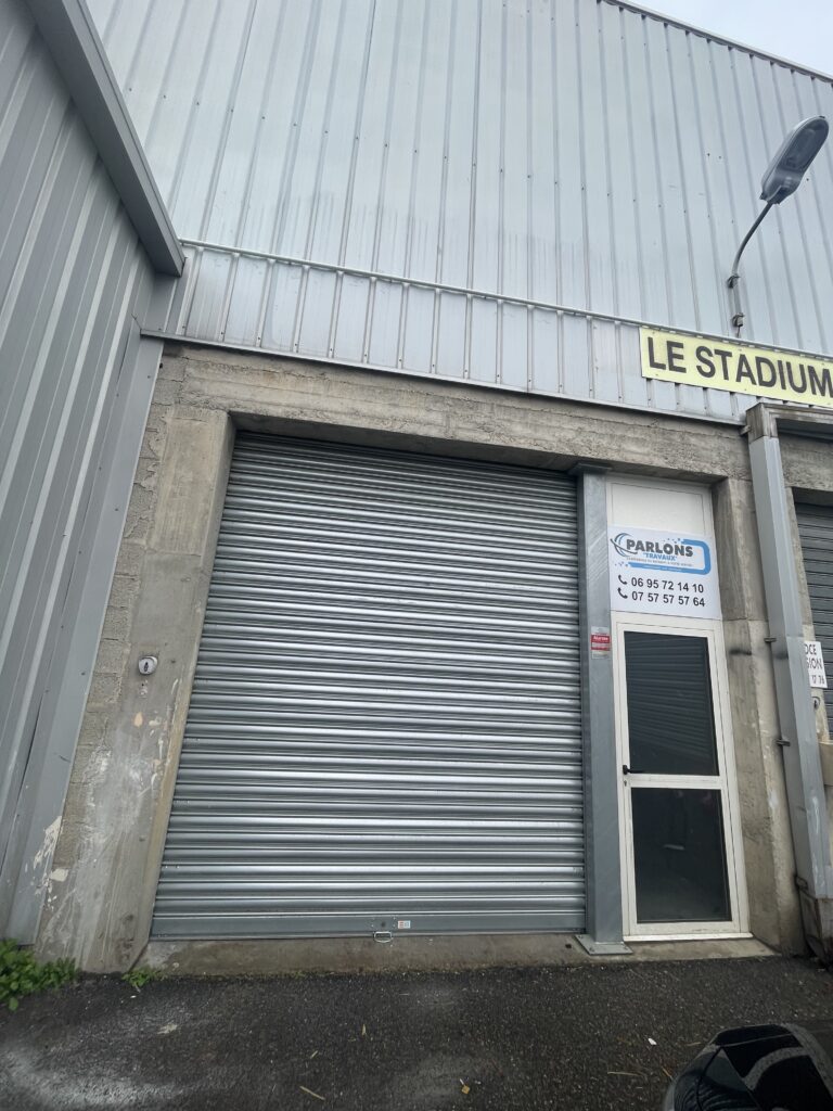 Entrepôt 200m2 e